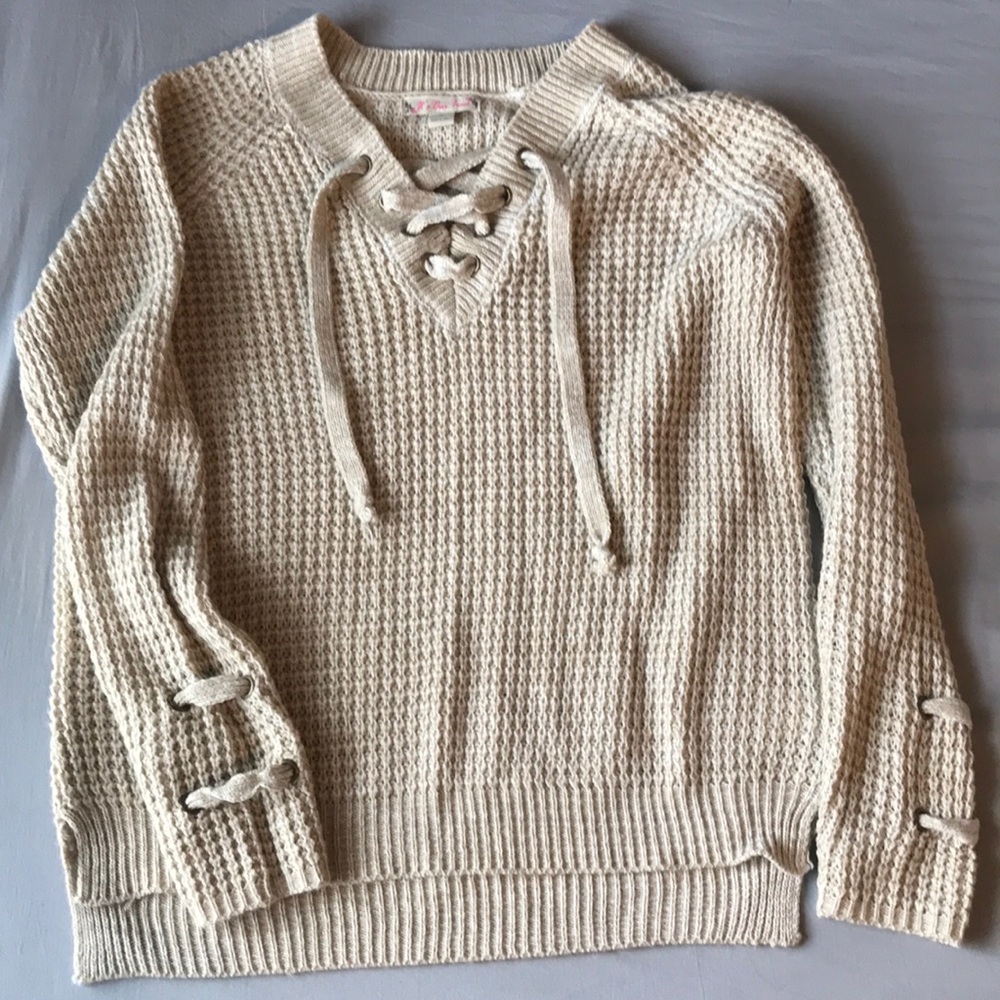 Small beige knit sweater. - Picture 2 of 4